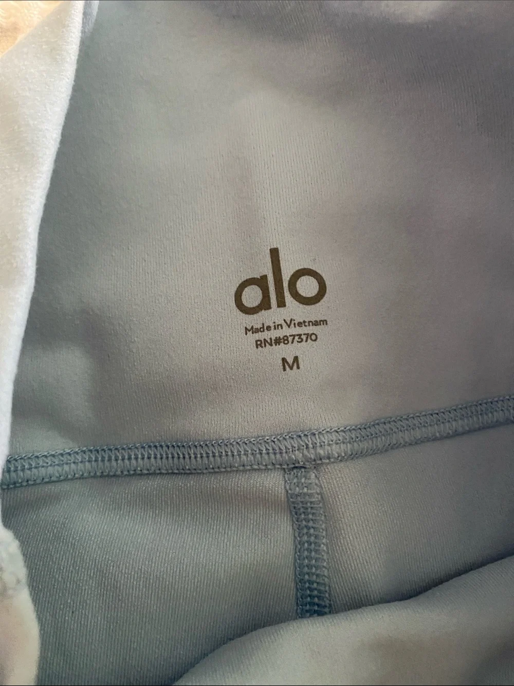 Alo Yoga M  shorts EUC